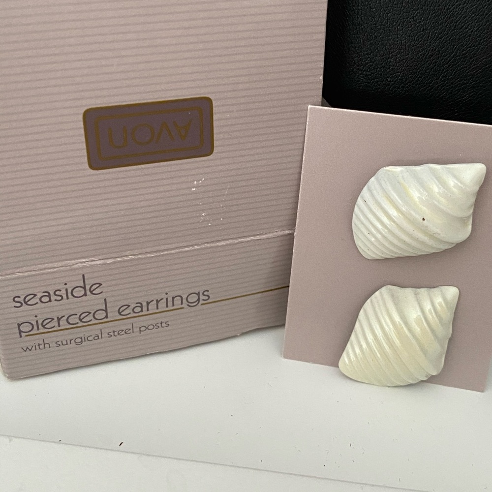 Vintage Avon seaside pierced earrings white shell